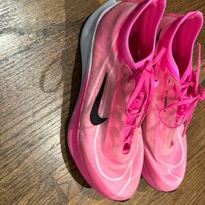 Nike women’s zoom fly 3 size 8